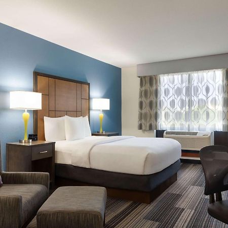 Hotel La Quinta By Wyndham Springfield Airport Plaza Exterior foto