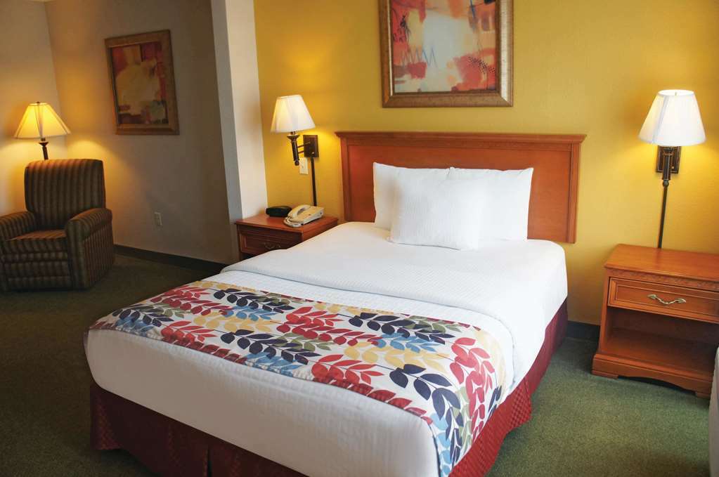 Hotel La Quinta By Wyndham Springfield Airport Plaza Habitación foto