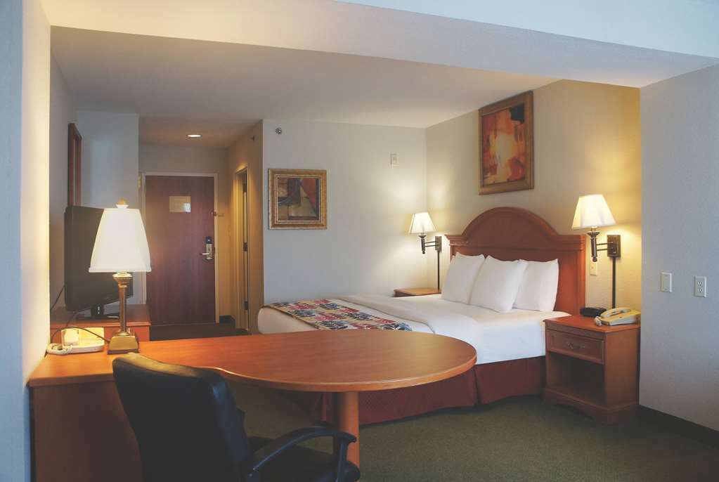 Hotel La Quinta By Wyndham Springfield Airport Plaza Habitación foto
