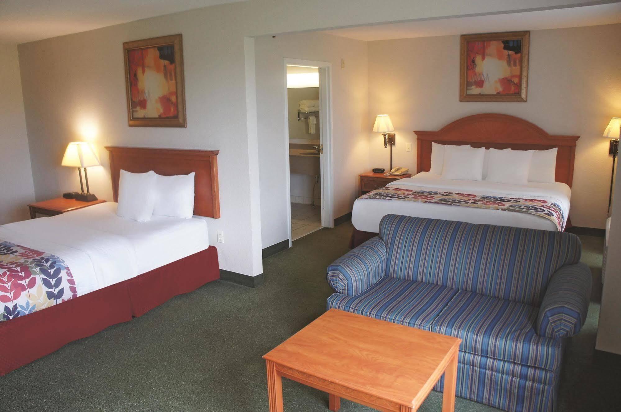 Hotel La Quinta By Wyndham Springfield Airport Plaza Exterior foto